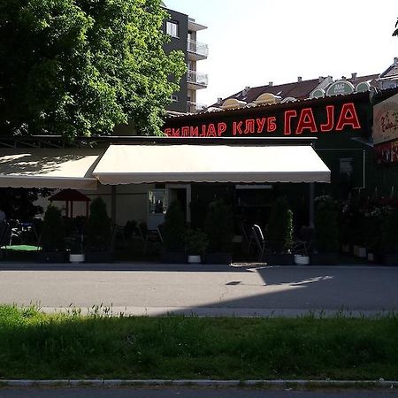 Guest House Gaja Novi Sad Bagian luar foto