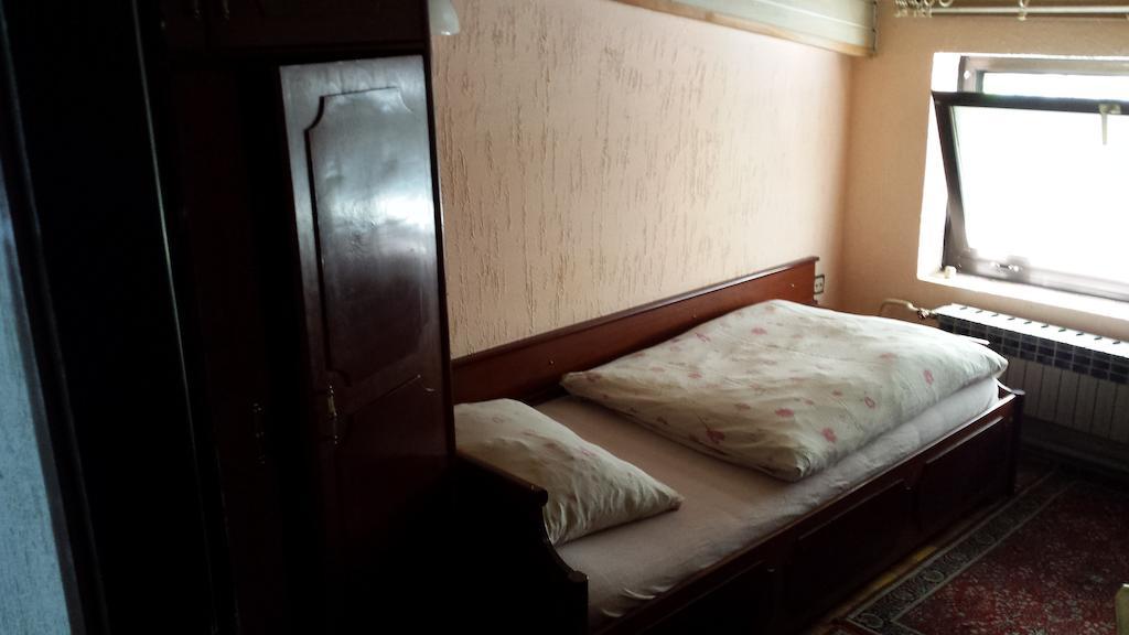 Guest House Gaja Novi Sad Ruang foto
