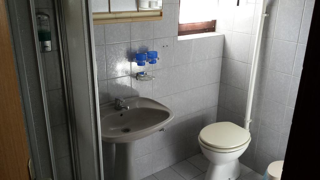 Guest House Gaja Novi Sad Ruang foto