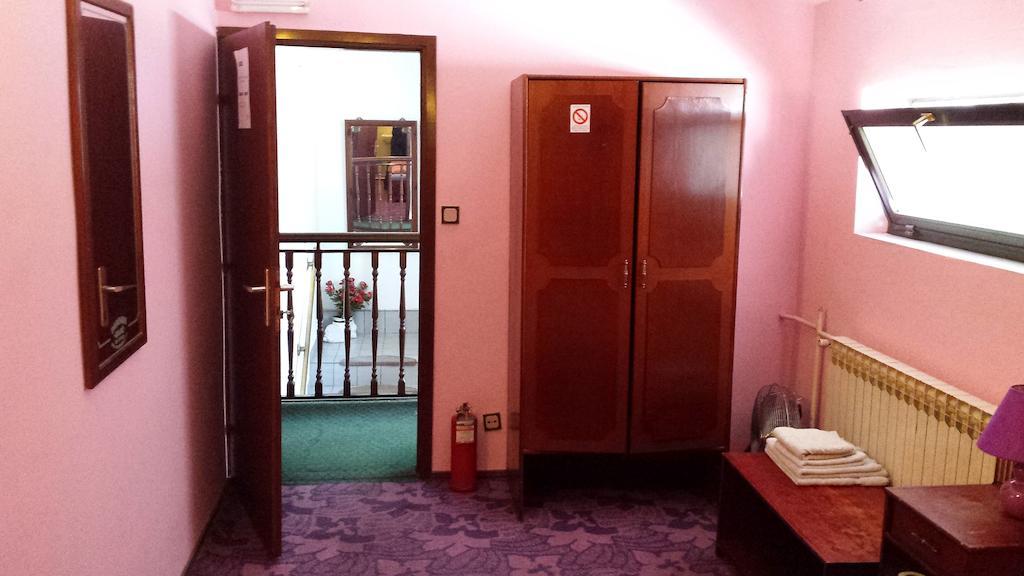Guest House Gaja Novi Sad Ruang foto