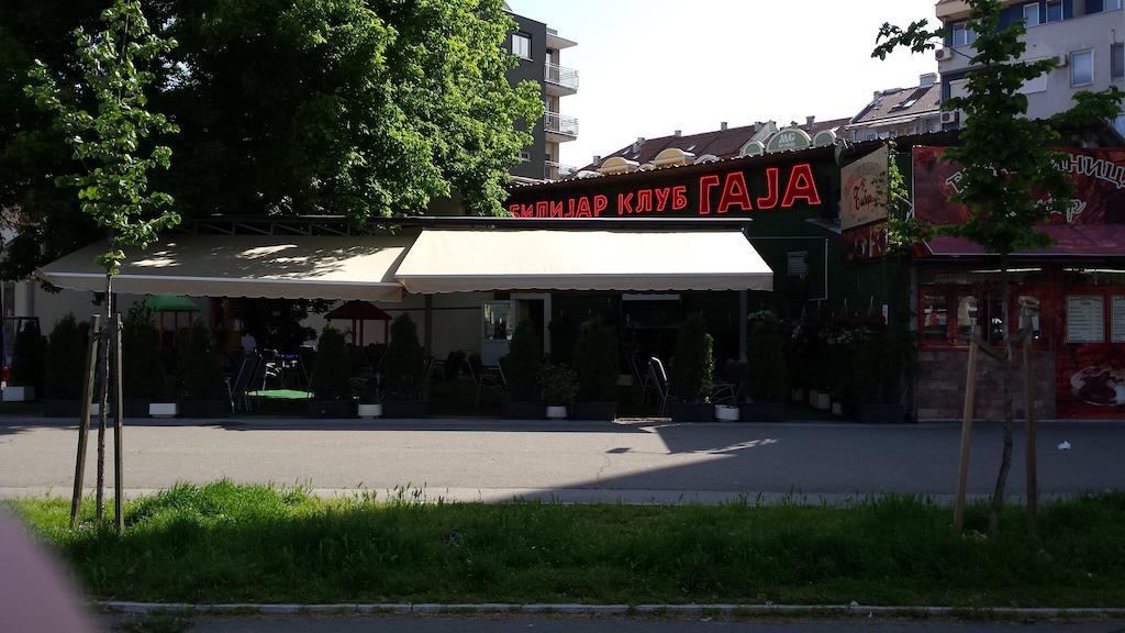 Guest House Gaja Novi Sad Bagian luar foto