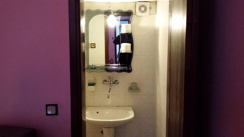Guest House Gaja Novi Sad Ruang foto
